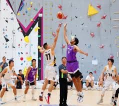 万幸！男子踢球时心脏骤停，球友紧急救助