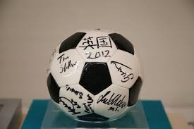 U22国足力克韩国U22，球迷在球员谢场时高喊“雄起”