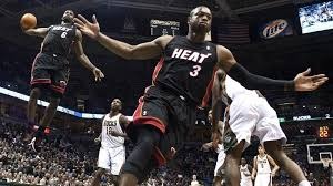 正随巴西在枪手基地训练，维尼修斯与多名阿森纳青训球员合影