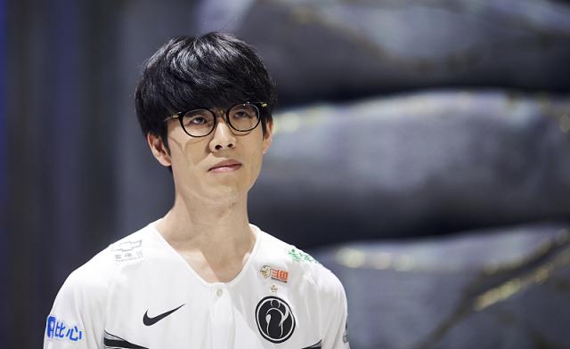 容中的地位 容中的地位